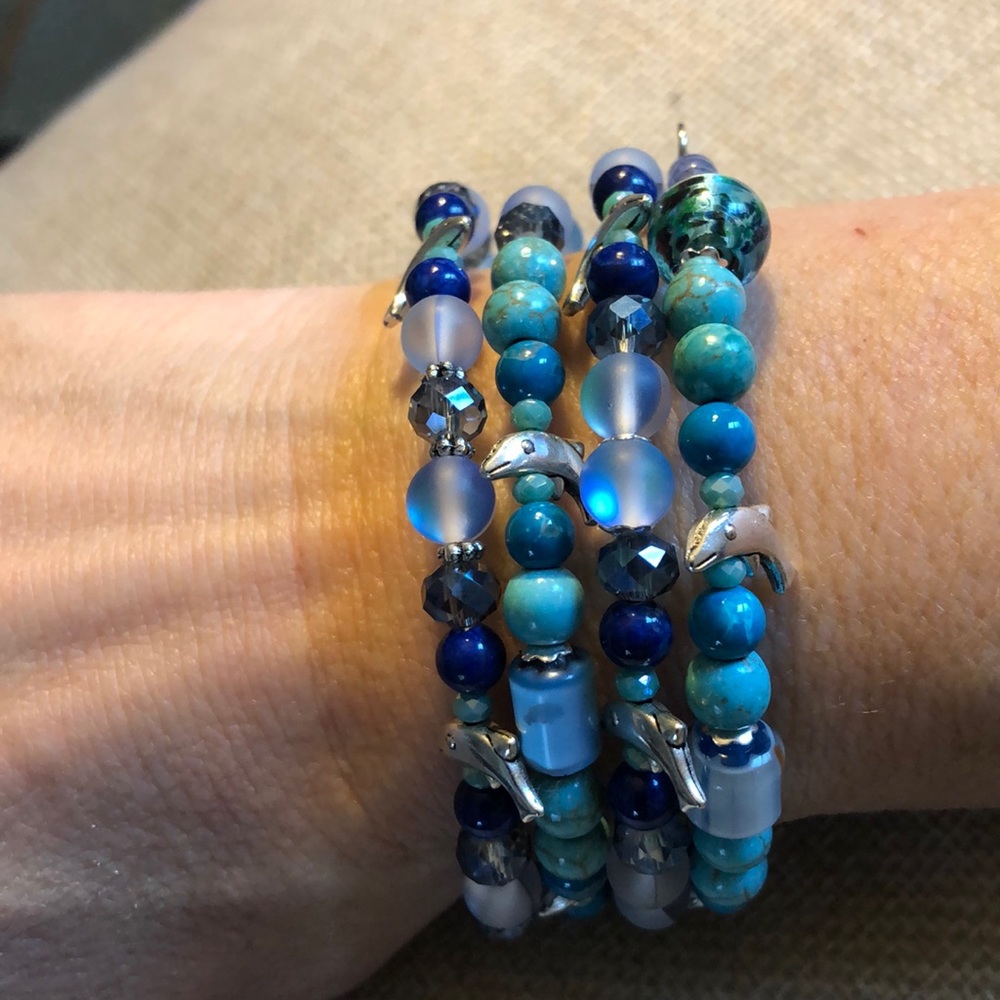 Handcrafted Dolphin gemstone bracelet - Picture 6 of 7